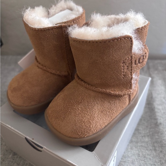 UGG Tan Kids Boots with Plush Lining - Picture 1 of 2